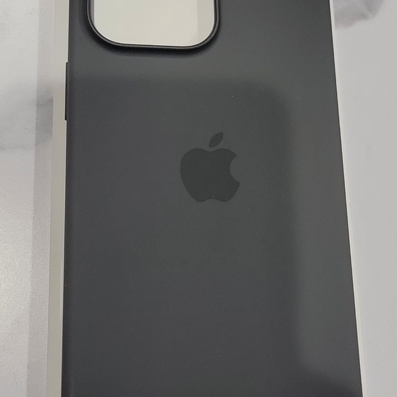 Apple iPhone 16 Pro Max Silicone Case w/MagSafe - Stone Gray - Picture 6 of 9